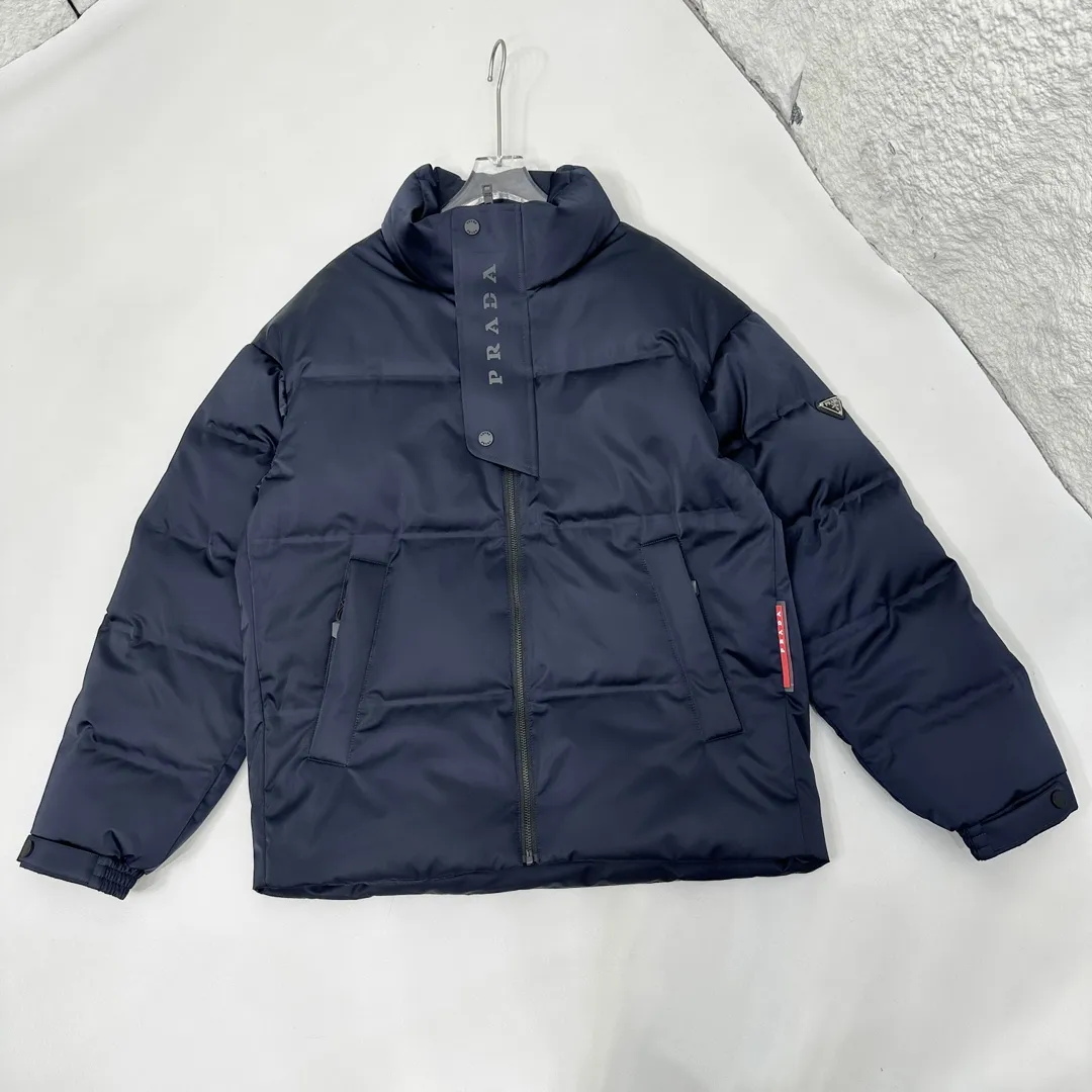 【PRADA  公式旗艦店】プラダ  ダウンジャケット好評に付き再入荷！241227