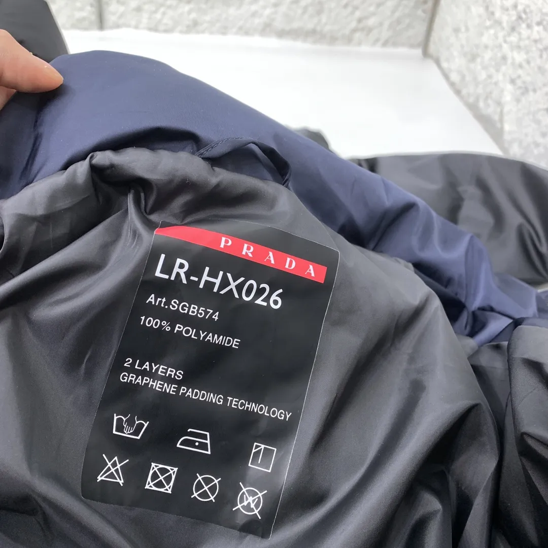 【PRADA  公式旗艦店】プラダ  ダウンジャケット好評に付き再入荷！241227