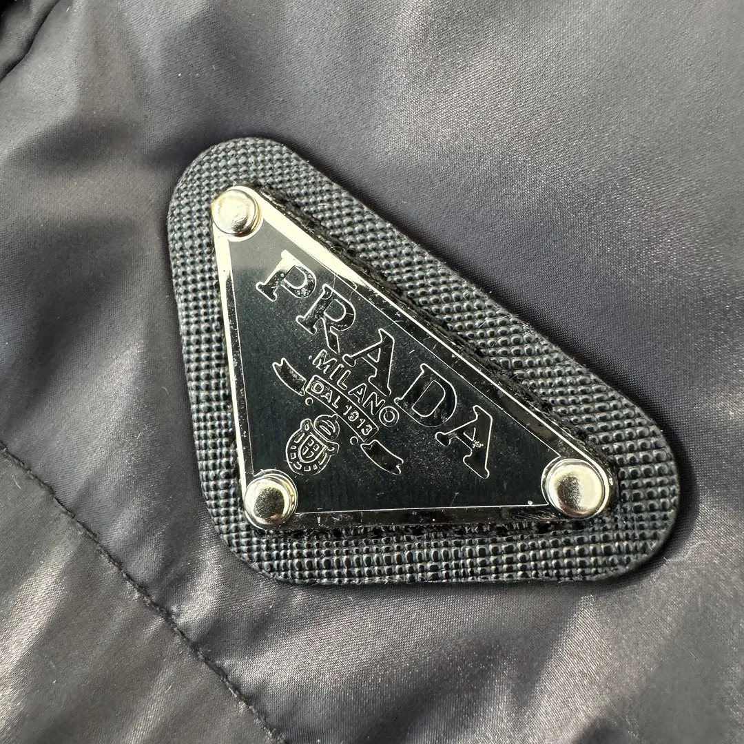 【PRADA  公式旗艦店】プラダ  ダウンジャケット好評に付き再入荷！241227