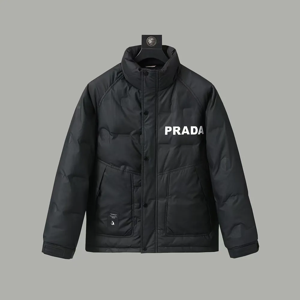 【PRADA  公式旗艦店】プラダ  ダウンジャケット 好評に付き再入荷！ 241102