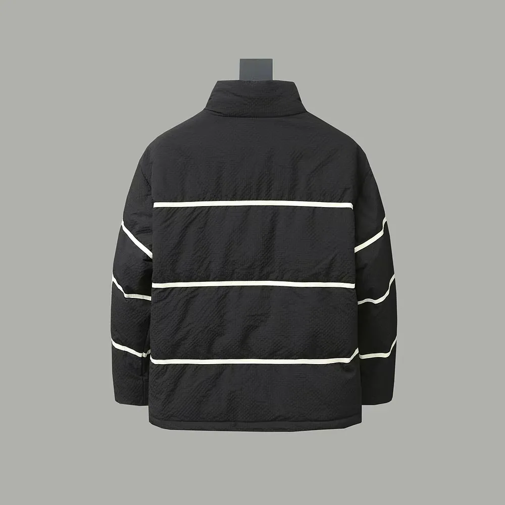 【PRADA  公式旗艦店】プラダ  ダウンジャケット 好評に付き再入荷！ 241102