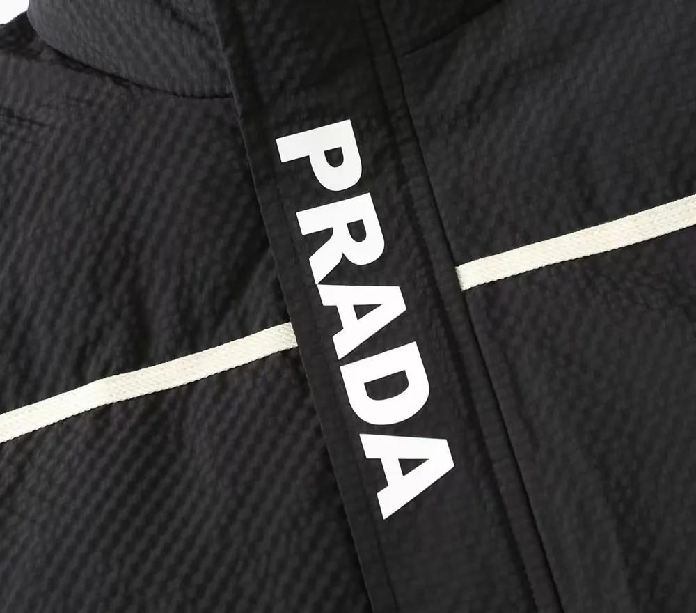 【PRADA  公式旗艦店】プラダ  ダウンジャケット 好評に付き再入荷！ 241102