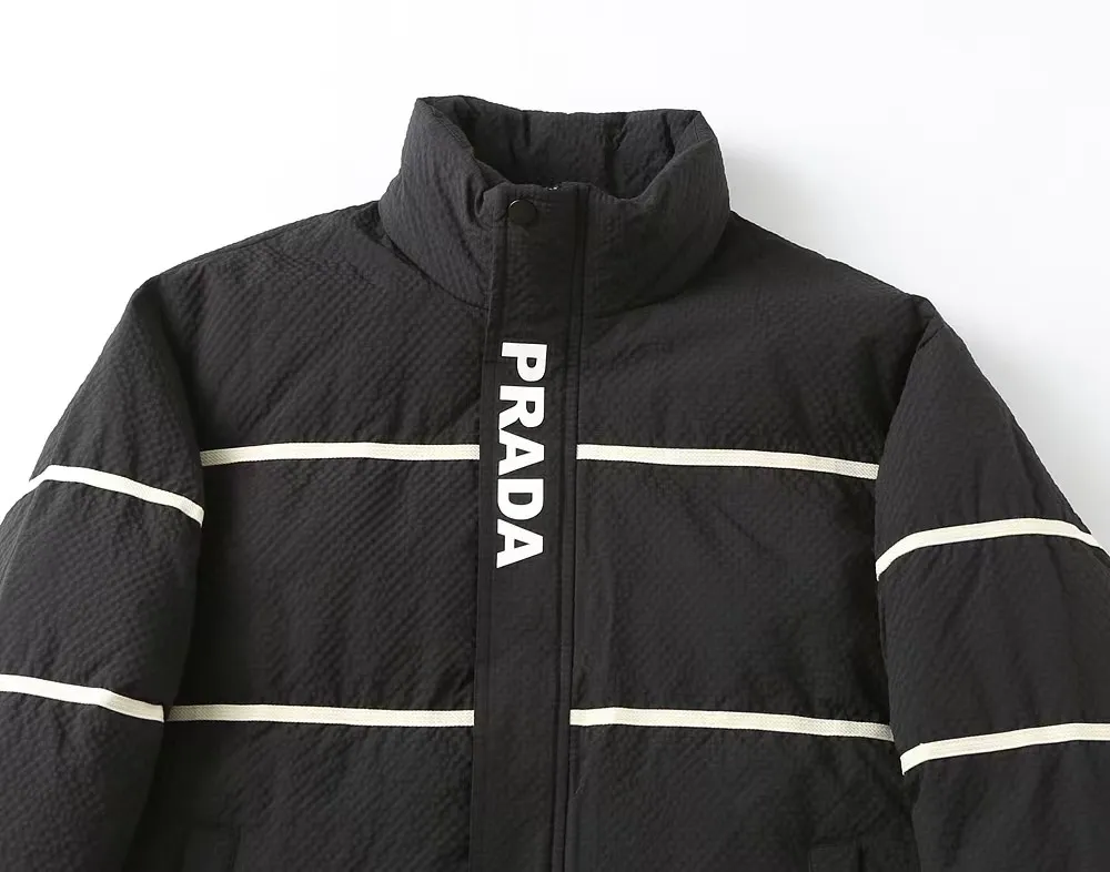 【PRADA  公式旗艦店】プラダ  ダウンジャケット 好評に付き再入荷！ 241102