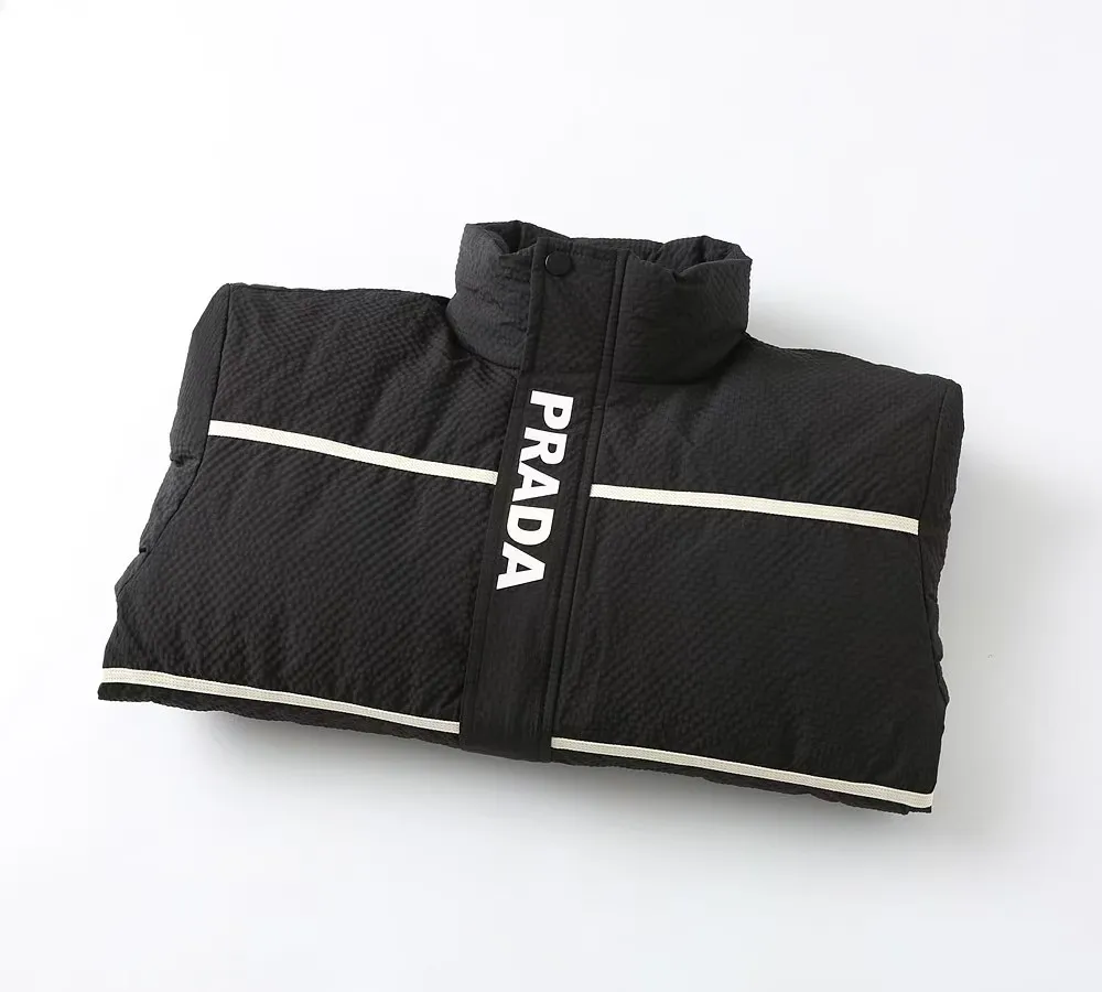 【PRADA  公式旗艦店】プラダ  ダウンジャケット 好評に付き再入荷！ 241102