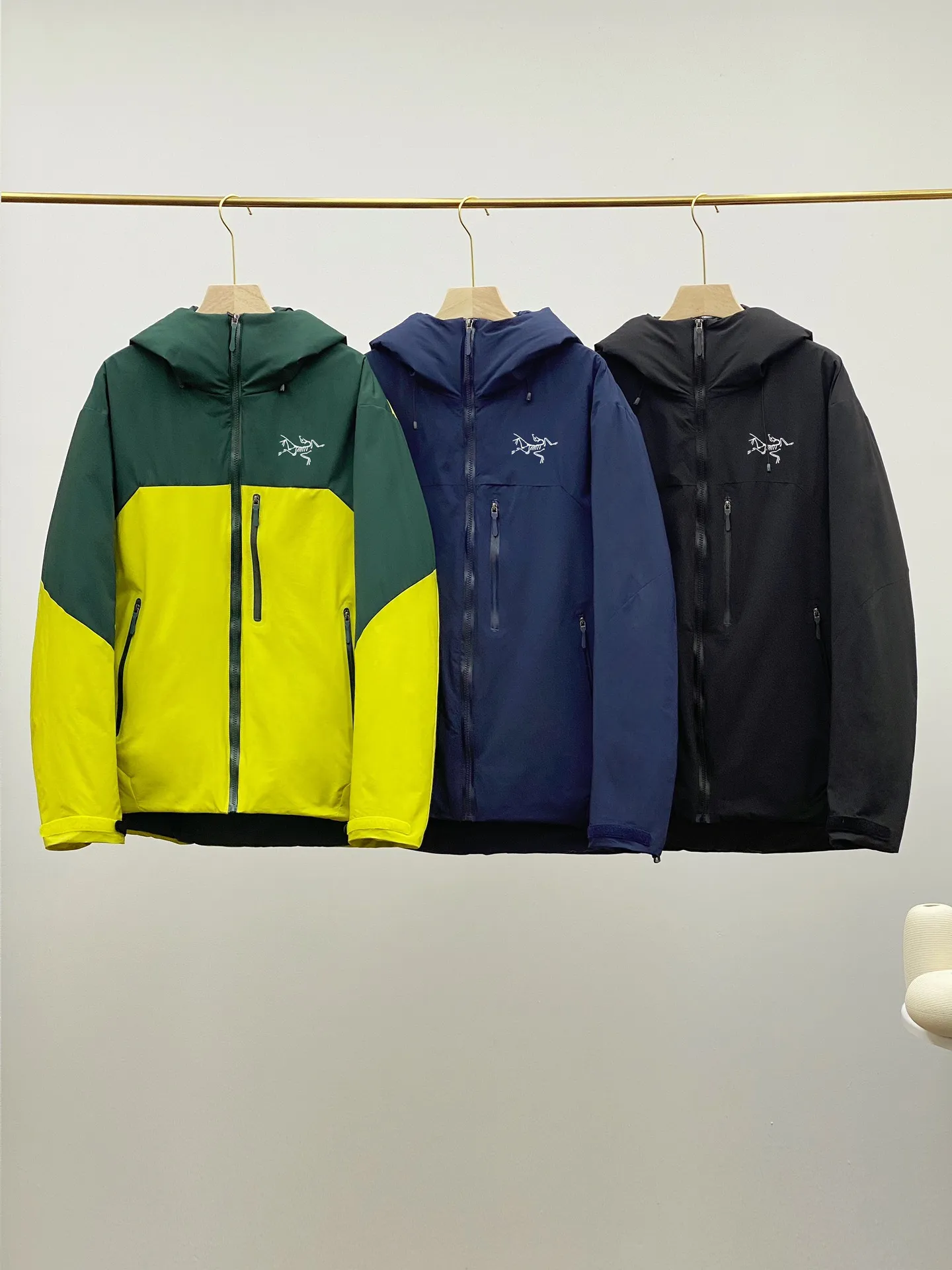 【ARCTERYX   公式旗艦店】 アークテリクス  ダウンジャケット ご好評に付き再入荷！  241228