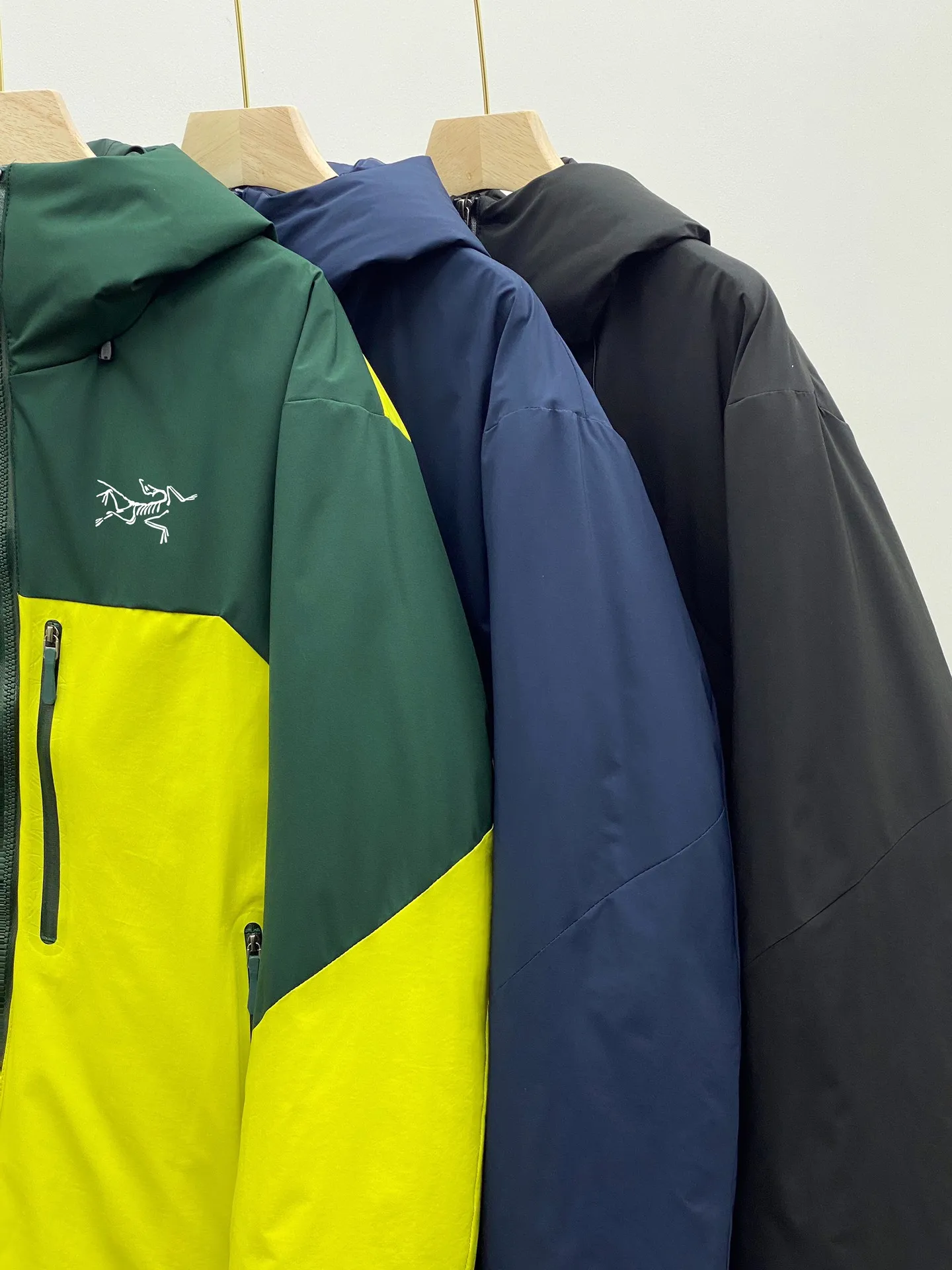 【ARCTERYX   公式旗艦店】 アークテリクス  ダウンジャケット ご好評に付き再入荷！  241228