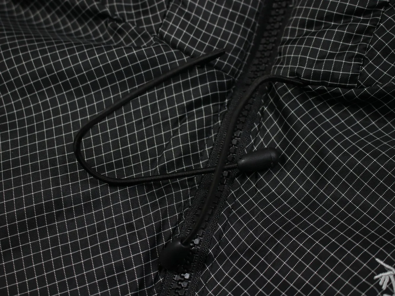 【ARCTERYX   公式旗艦店】 アークテリクス  ダウンジャケット ご好評に付き再入荷！  241228