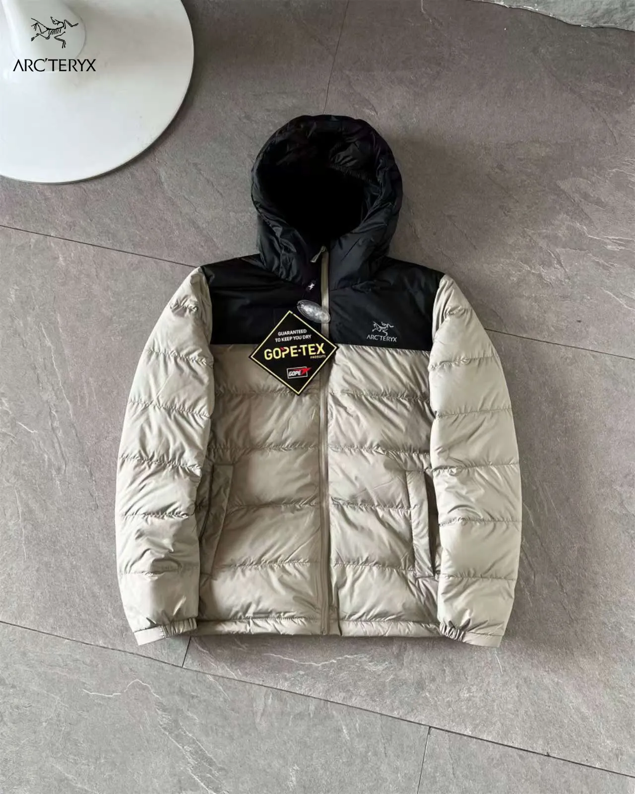 【ARCTERYX   公式旗艦店】 アークテリクス  ダウンジャケット ご好評に付き再入荷！  241228