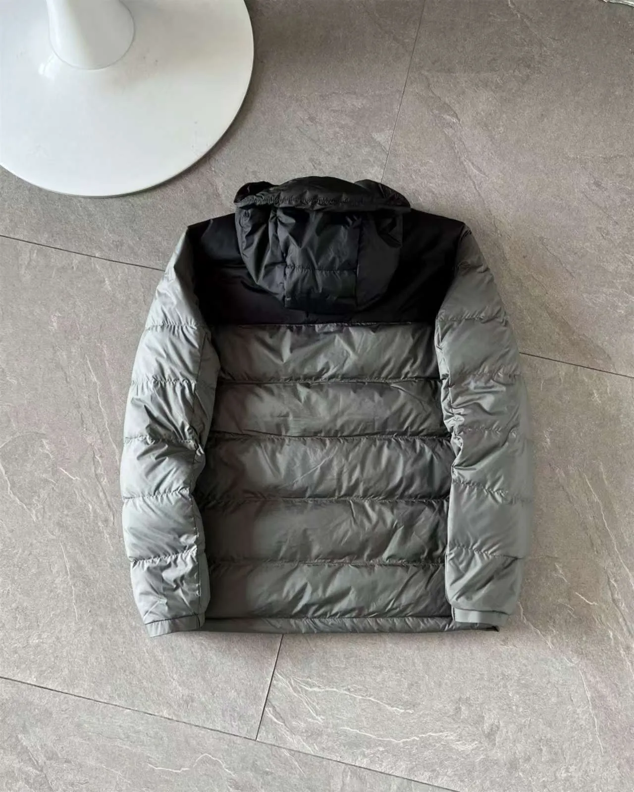 【ARCTERYX   公式旗艦店】 アークテリクス  ダウンジャケット ご好評に付き再入荷！  241228