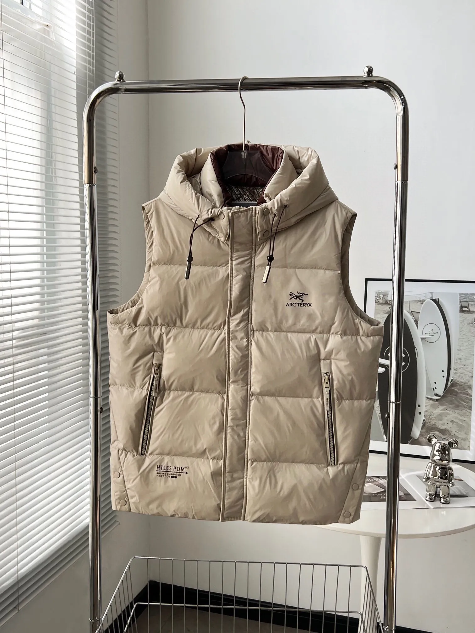 【ARCTERYX   公式旗艦店】 アークテリクス  ダウンベスト  ご好評に付き再入荷！  241228