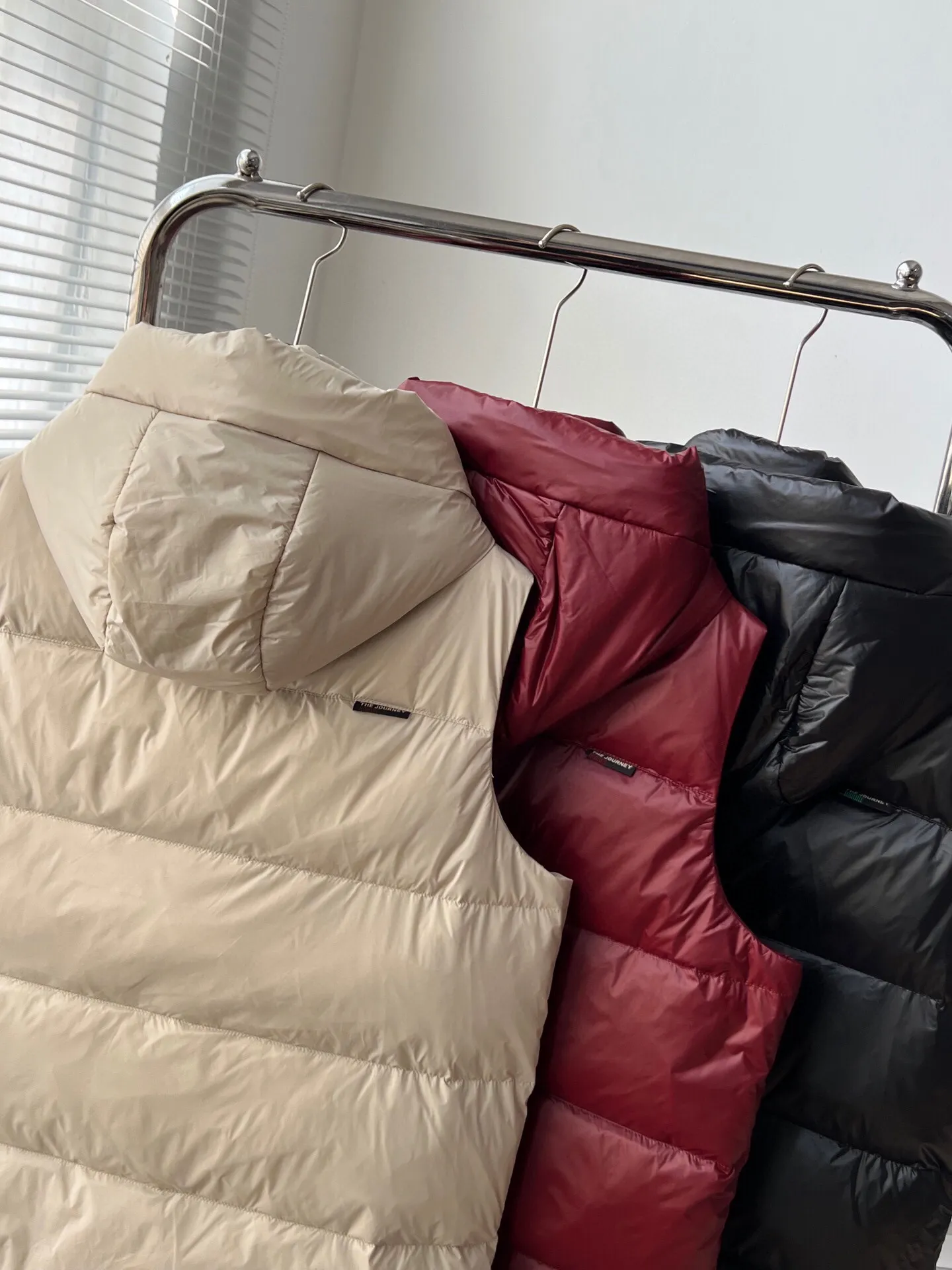 【ARCTERYX   公式旗艦店】 アークテリクス  ダウンベスト  ご好評に付き再入荷！  241228