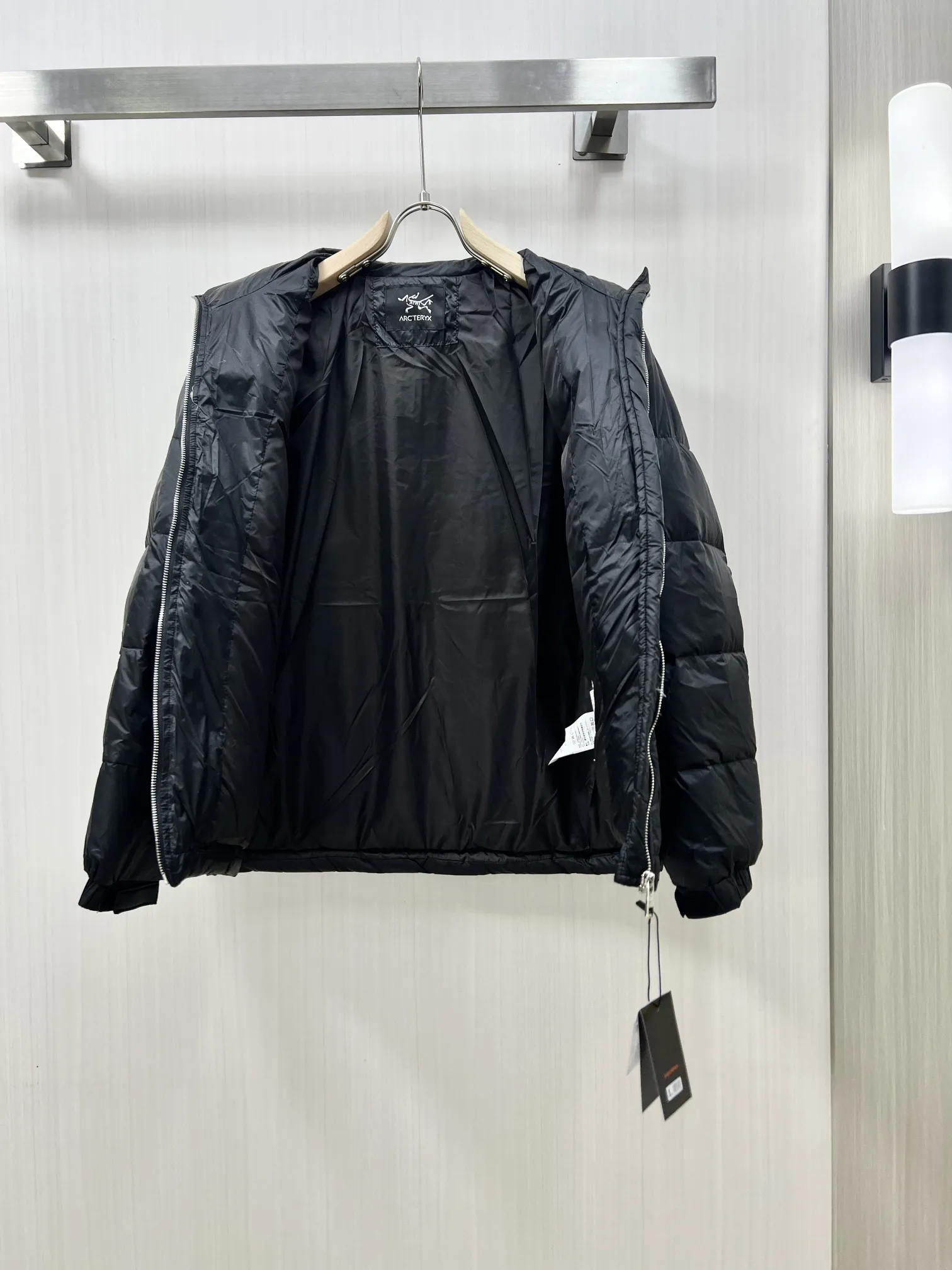 【ARCTERYX   公式旗艦店】アークテリクス   ダウンジャケット好評に付き再入荷！ 241207
