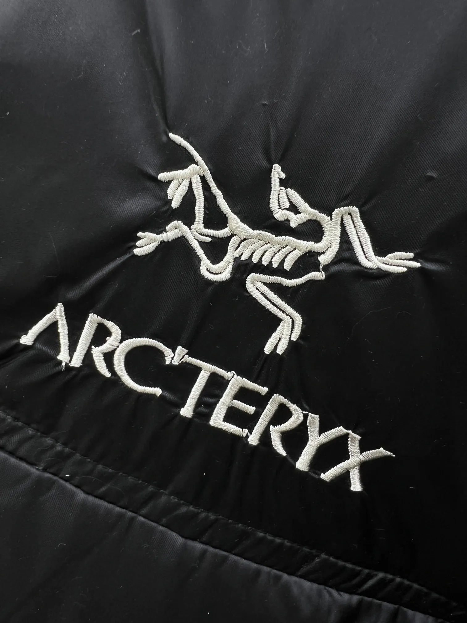 【ARCTERYX   公式旗艦店】アークテリクス   ダウンジャケット好評に付き再入荷！ 241207