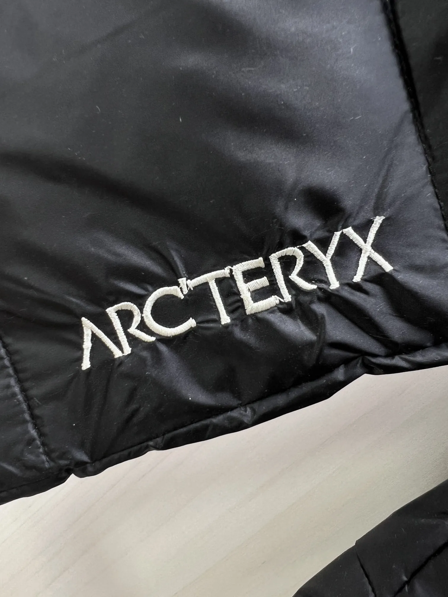 【ARCTERYX   公式旗艦店】アークテリクス   ダウンジャケット好評に付き再入荷！ 241207