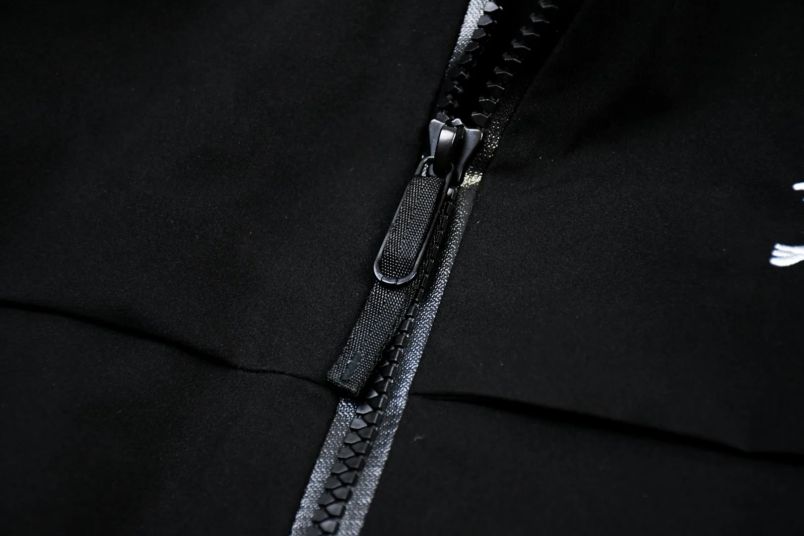 【ARCTERYX   公式旗艦店】 アークテリクス  ダウンジャケット ご好評に付き再入荷！  241205