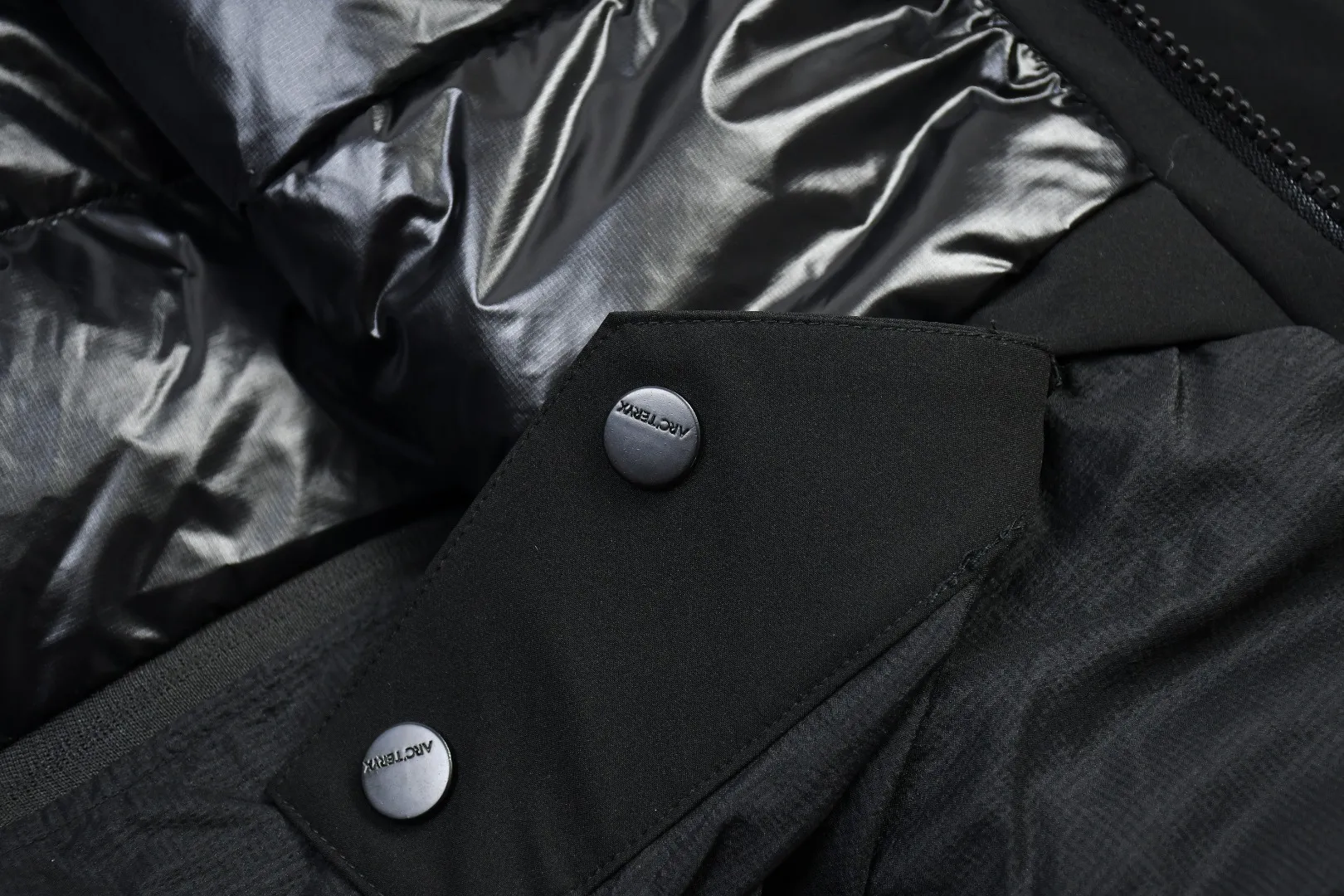 【ARCTERYX   公式旗艦店】 アークテリクス  ダウンジャケット ご好評に付き再入荷！  241205