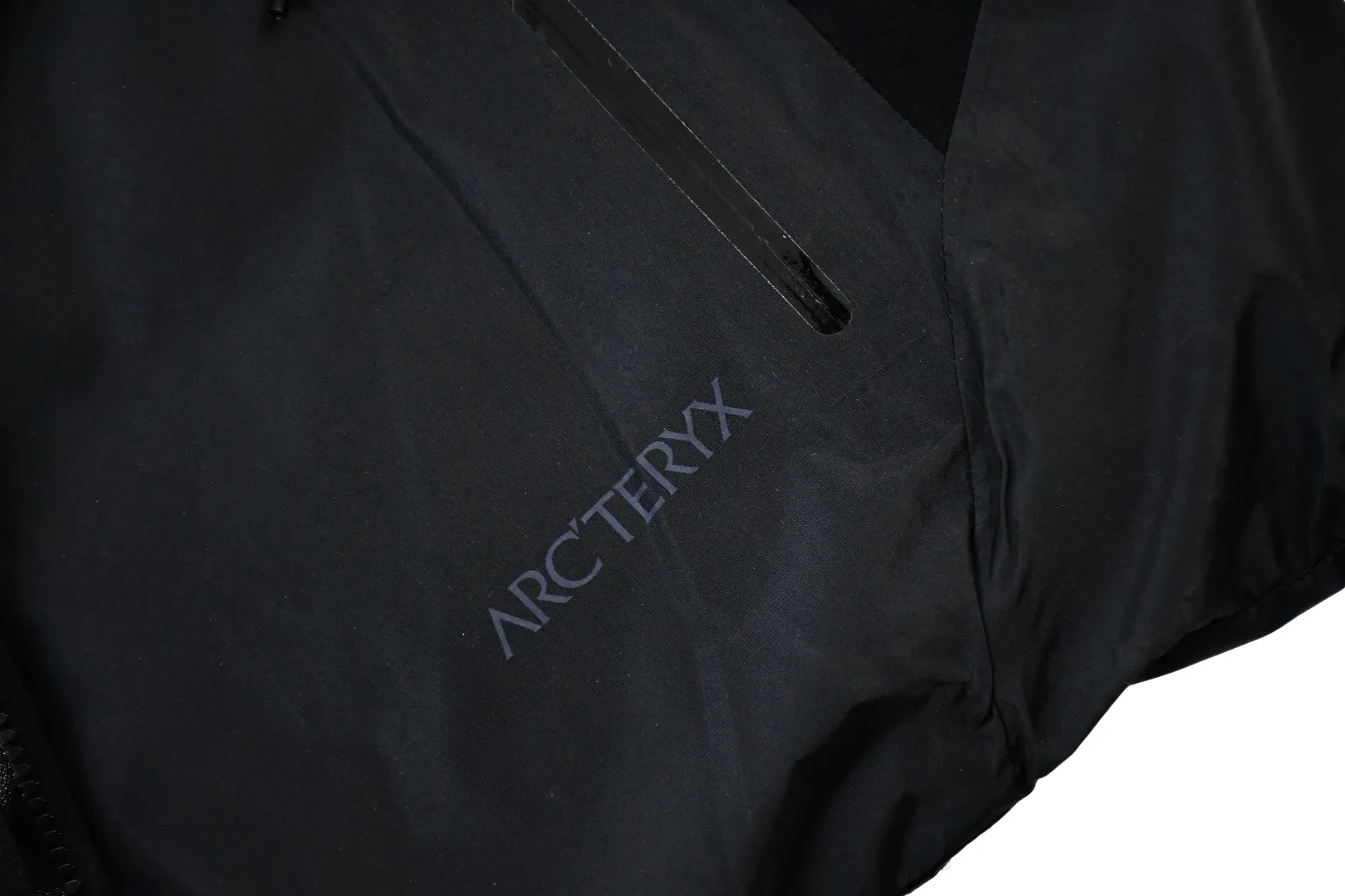 【ARCTERYX   公式旗艦店】 アークテリクス  ダウンジャケット ご好評に付き再入荷！  241205