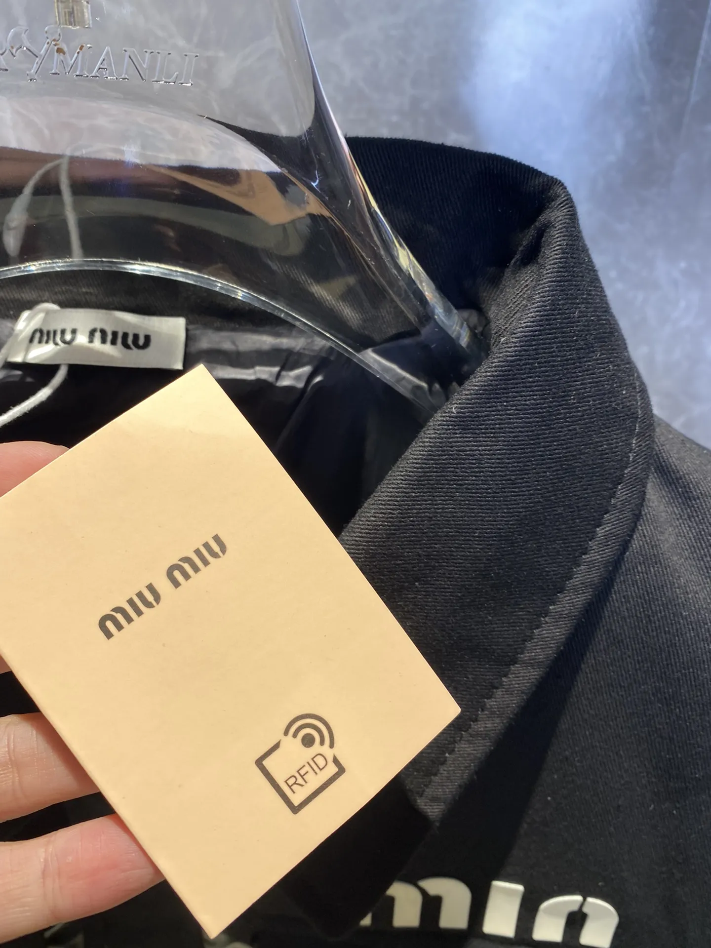 【Miumiu  公式旗艦店】ミュウミュウ ダウンジャケット ご好評に付き再入荷！241228