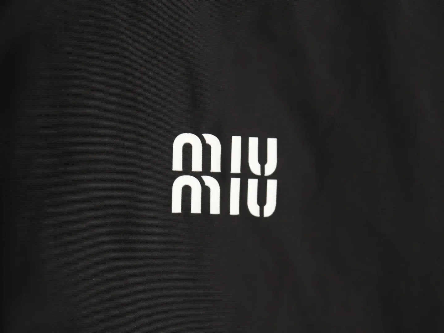 【Miumiu  公式旗艦店】ミュウミュウ ダウンジャケット ご好評に付き再入荷！241228