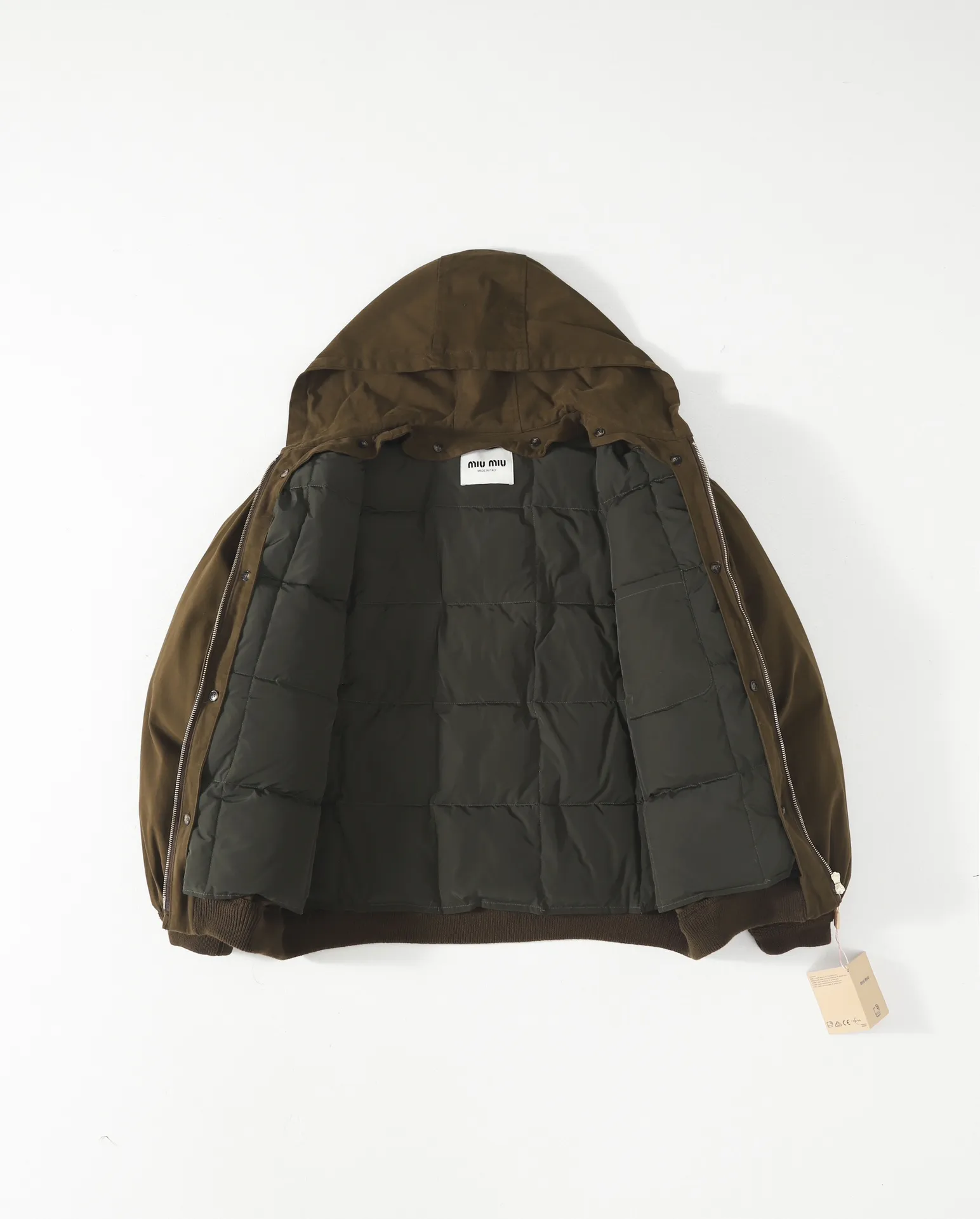 【Miumiu  公式旗艦店】ミュウミュウ ダウンジャケット ご好評に付き再入荷！241228
