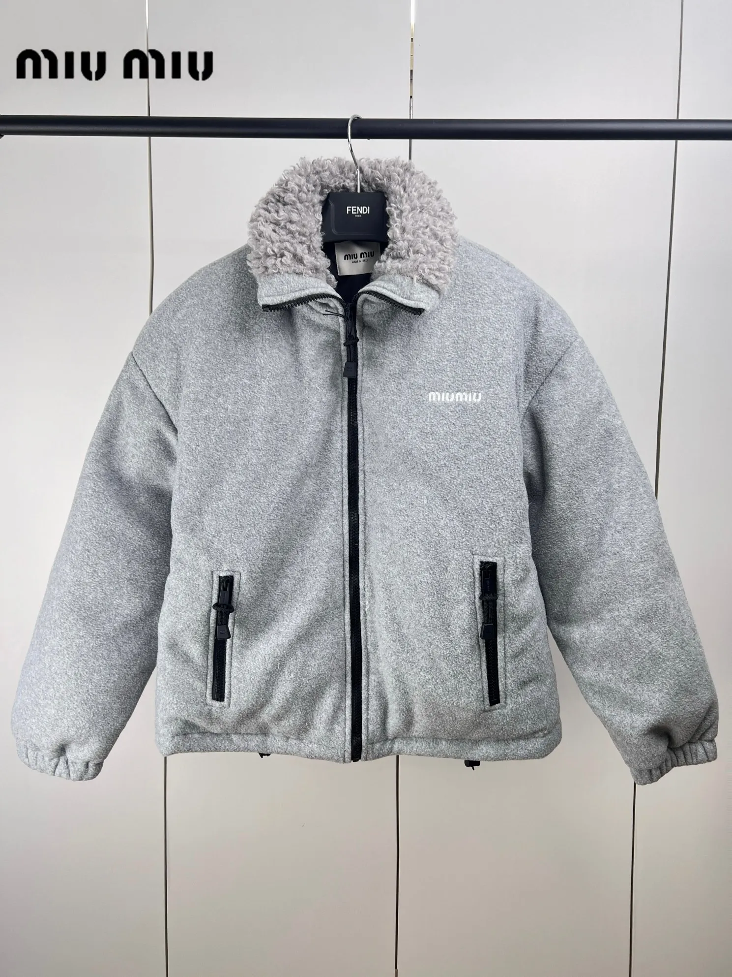 【Miumiu  公式旗艦店】ミュウミュウ ダウンジャケット ご好評に付き再入荷！241206