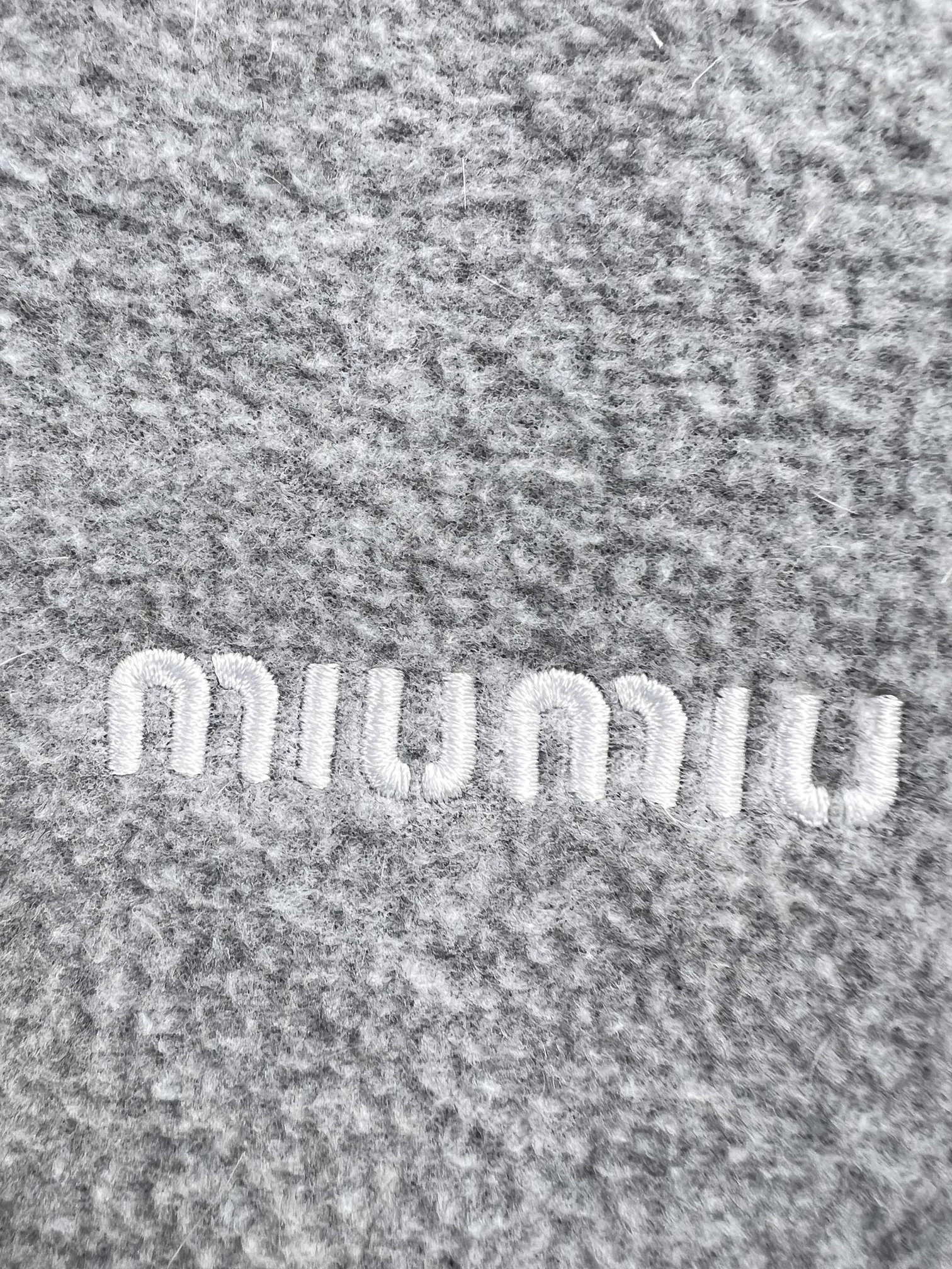 【Miumiu  公式旗艦店】ミュウミュウ ダウンジャケット ご好評に付き再入荷！241206