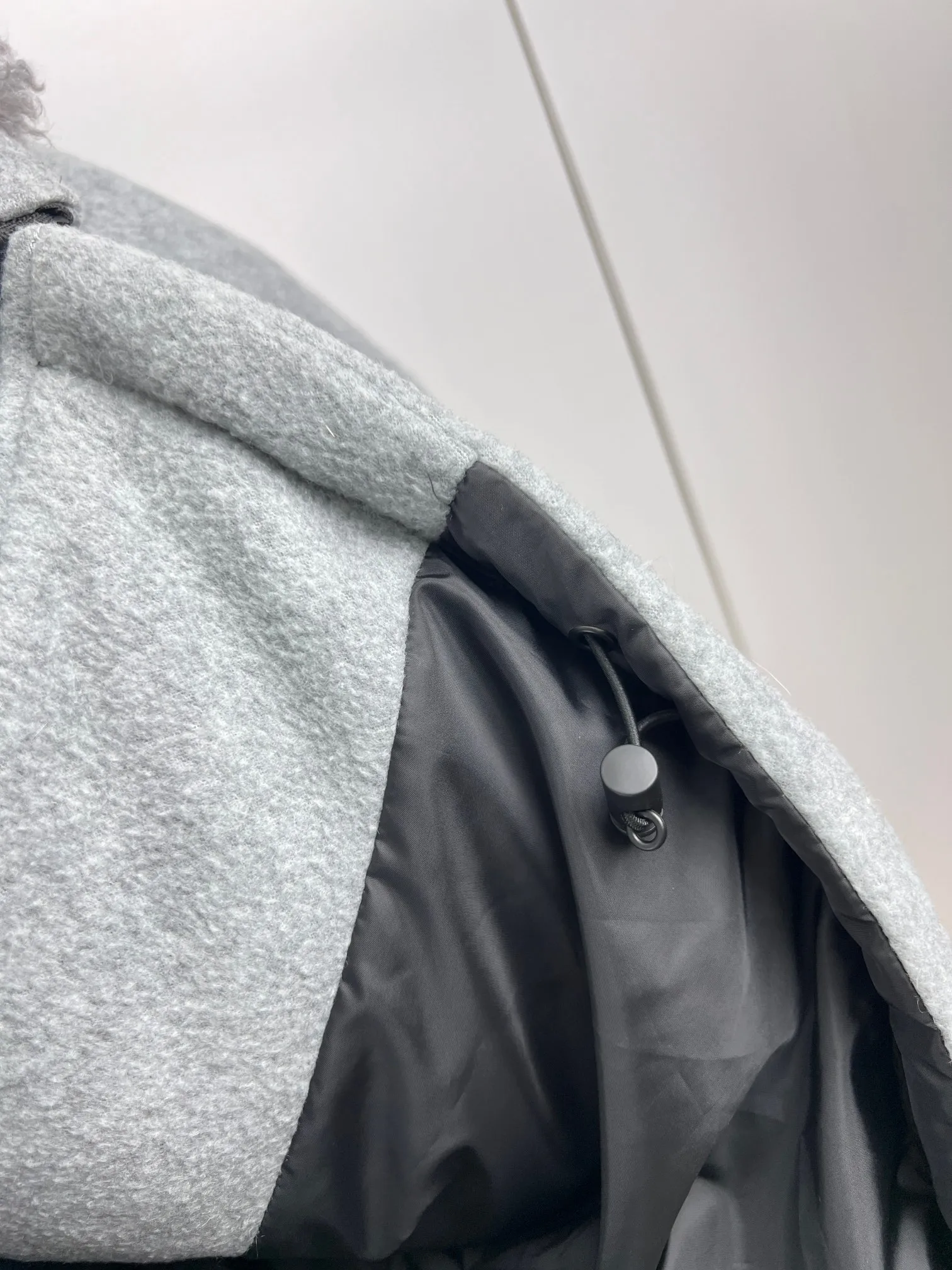 【Miumiu  公式旗艦店】ミュウミュウ ダウンジャケット ご好評に付き再入荷！241206