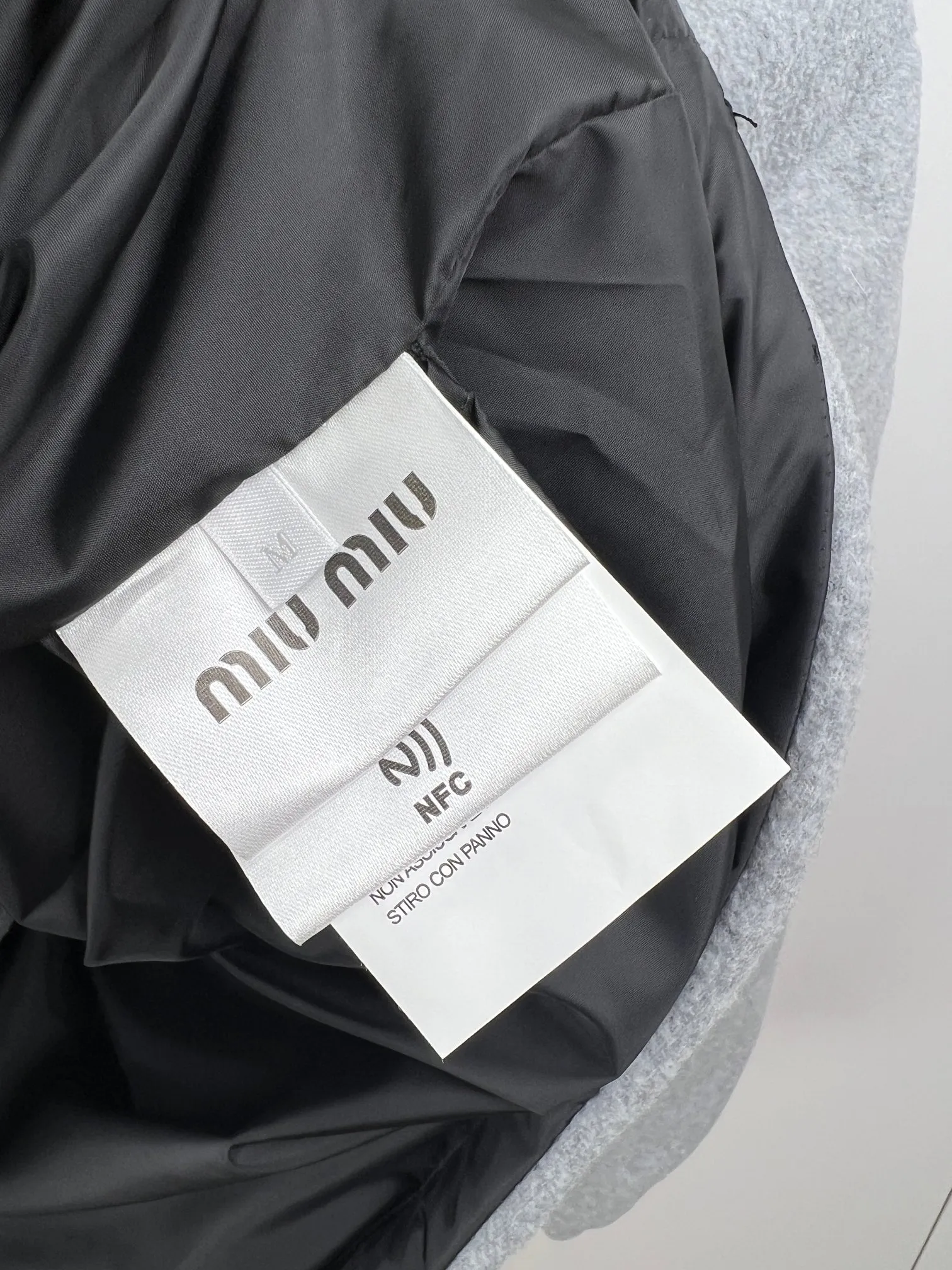 【Miumiu  公式旗艦店】ミュウミュウ ダウンジャケット ご好評に付き再入荷！241206