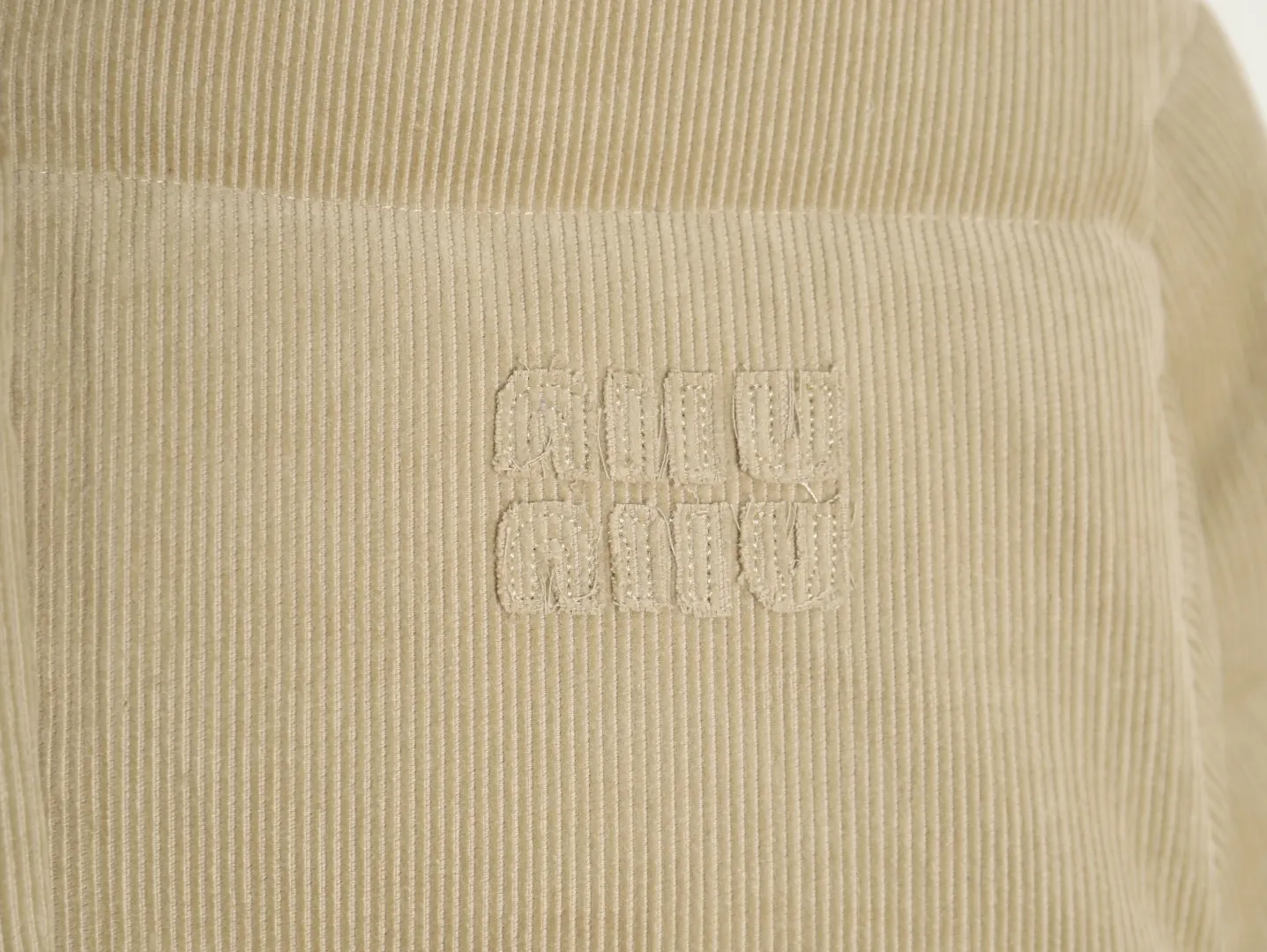 【Miumiu  公式旗艦店】ミュウミュウ ダウンジャケット ご好評に付き再入荷！241206