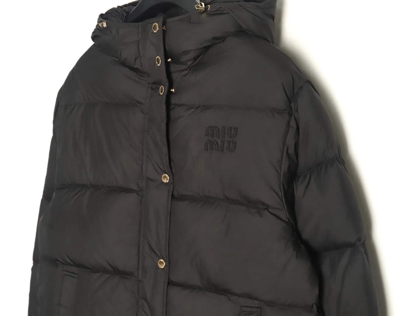 【Miumiu  公式旗艦店】ミュウミュウ ダウンジャケット ご好評に付き再入荷！241206