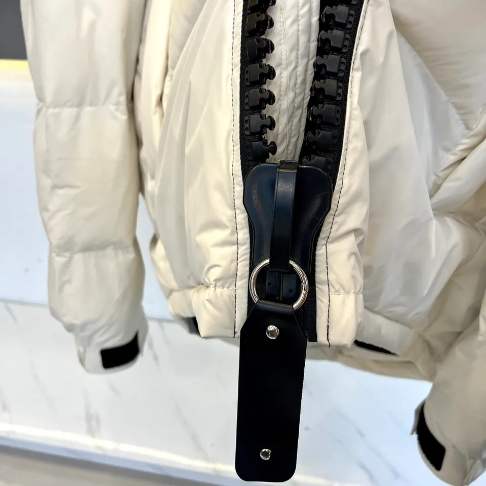 【Miumiu  公式旗艦店】ミュウミュウ ダウンジャケット ご好評に付き再入荷！241206