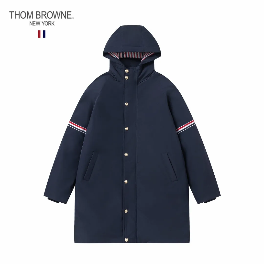 【ThomBrowne  公式旗艦店】トムブラウン  ダウンジャケット ご好評に付き再入荷！241228