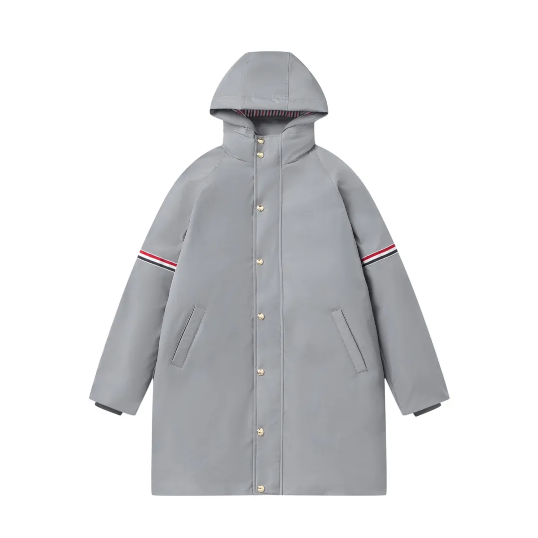 【ThomBrowne  公式旗艦店】トムブラウン  ダウンジャケット ご好評に付き再入荷！241228