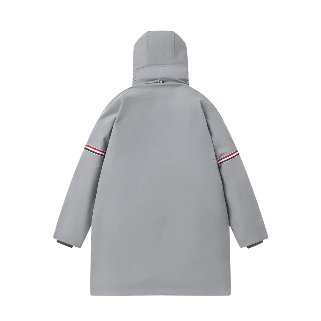 【ThomBrowne  公式旗艦店】トムブラウン  ダウンジャケット ご好評に付き再入荷！241228