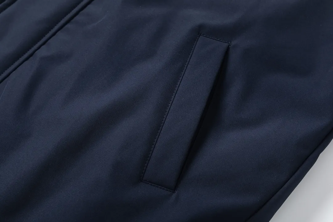 【ThomBrowne  公式旗艦店】トムブラウン  ダウンジャケット ご好評に付き再入荷！241228