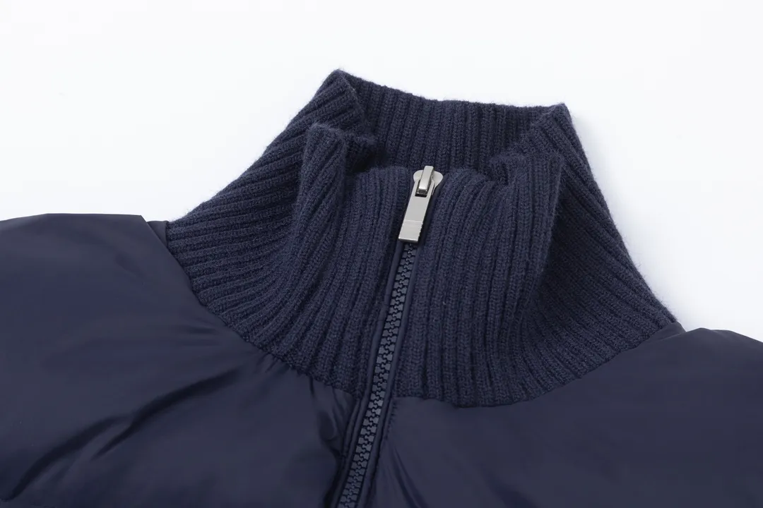 【ThomBrowne  公式旗艦店】トムブラウン  ダウンジャケット ご好評に付き再入荷！241228