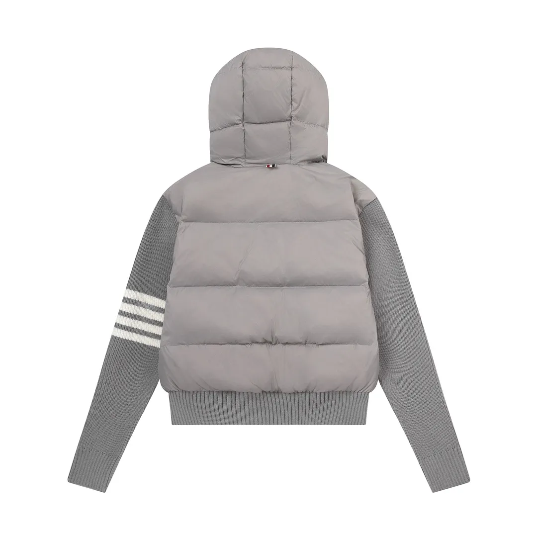 【ThomBrowne  公式旗艦店】トムブラウン  ダウンジャケット ご好評に付き再入荷！241228