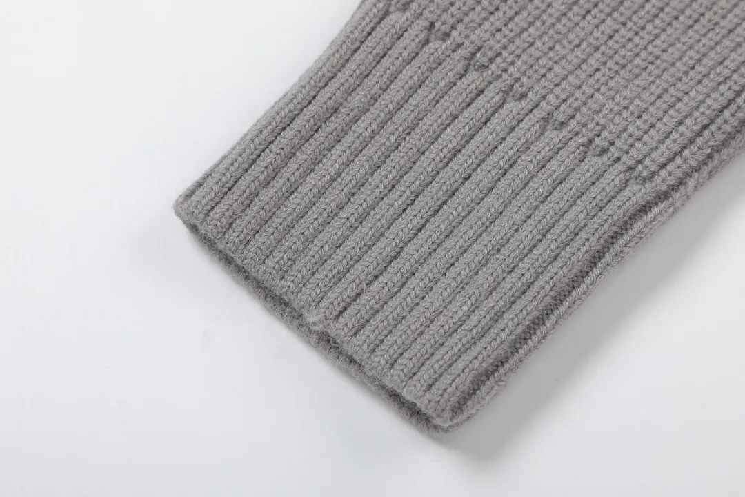 【ThomBrowne  公式旗艦店】トムブラウン  ダウンジャケット ご好評に付き再入荷！241228