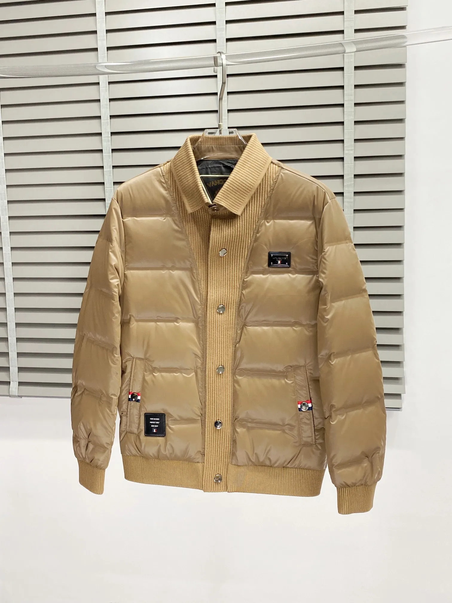 【ThomBrowne   公式旗艦店】トムブラウン  ダウンジャケット ご好評に付き再入荷！241228