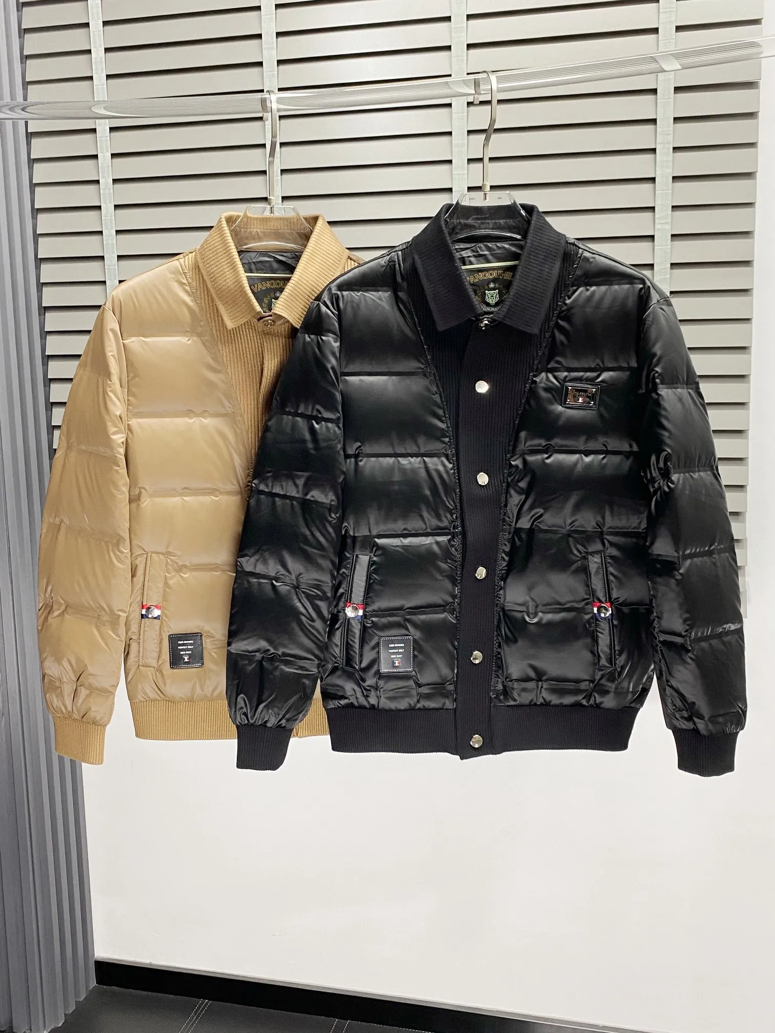 【ThomBrowne   公式旗艦店】トムブラウン  ダウンジャケット ご好評に付き再入荷！241228
