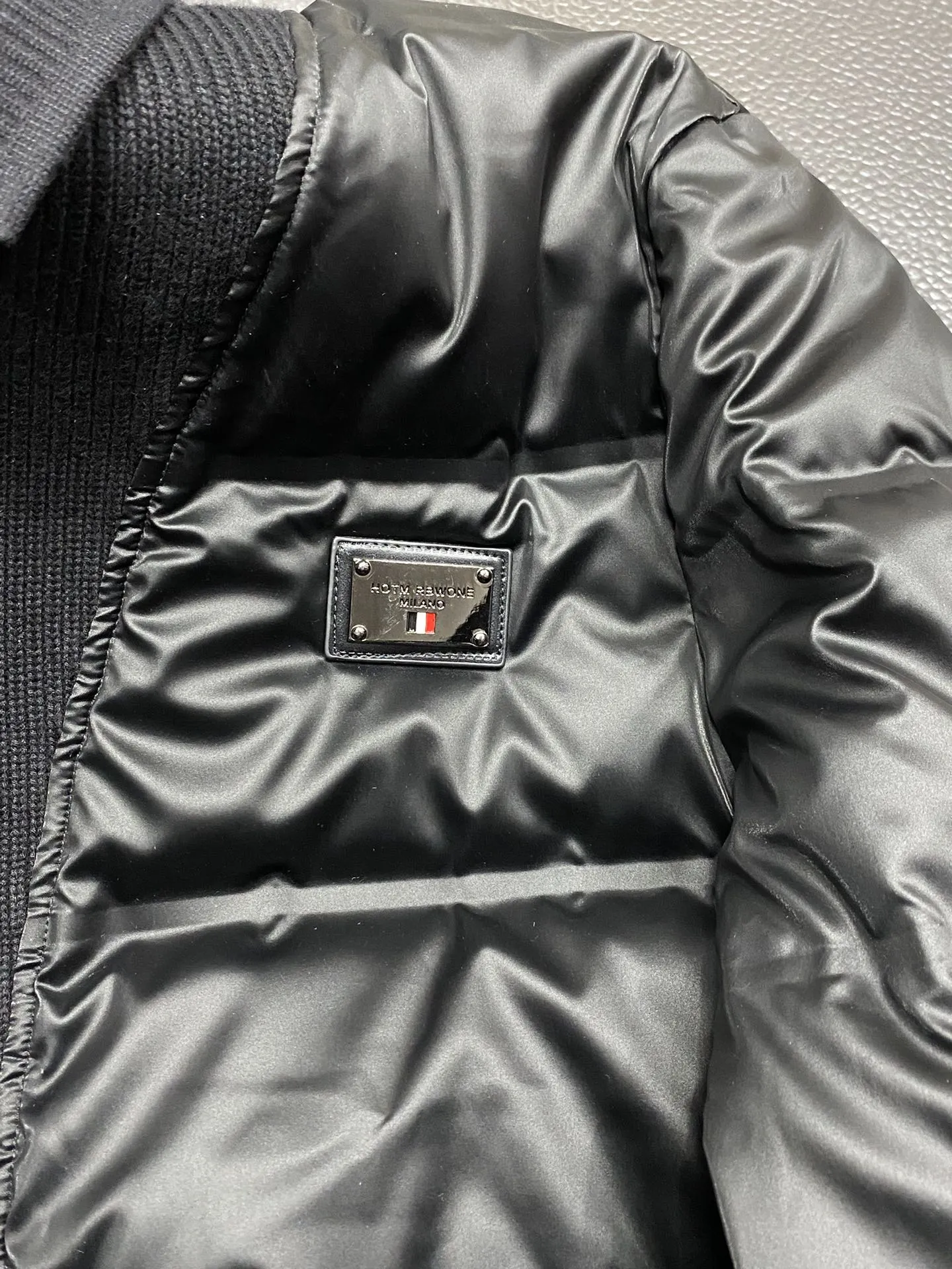 【ThomBrowne   公式旗艦店】トムブラウン  ダウンジャケット ご好評に付き再入荷！241228