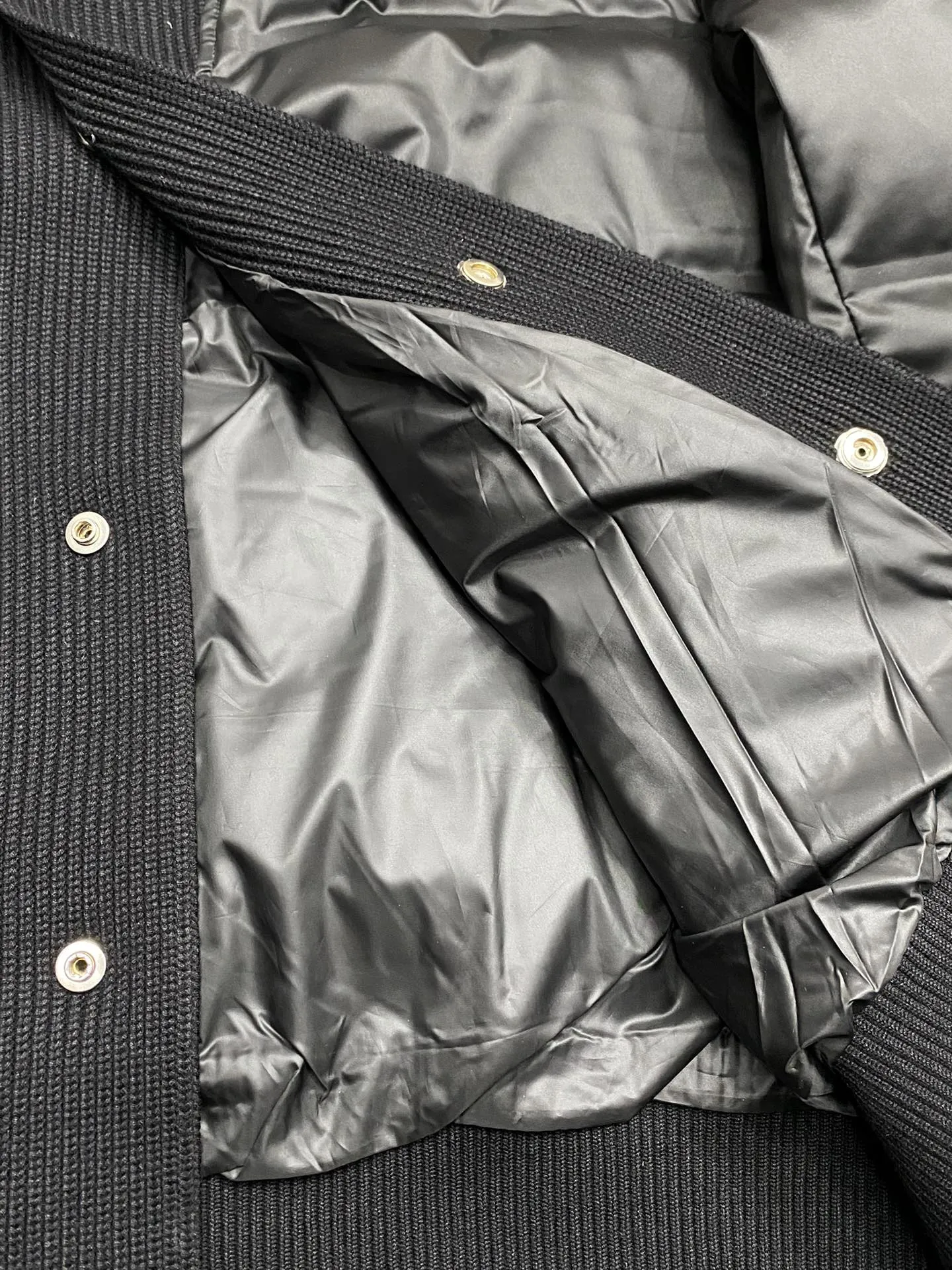 【ThomBrowne   公式旗艦店】トムブラウン  ダウンジャケット ご好評に付き再入荷！241228
