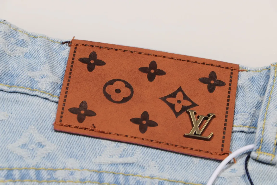 LV【LOUIS VUITTON   公式旗艦店】 ルイヴィトン  ジーパン  ご好評に付き再入荷！ 241218