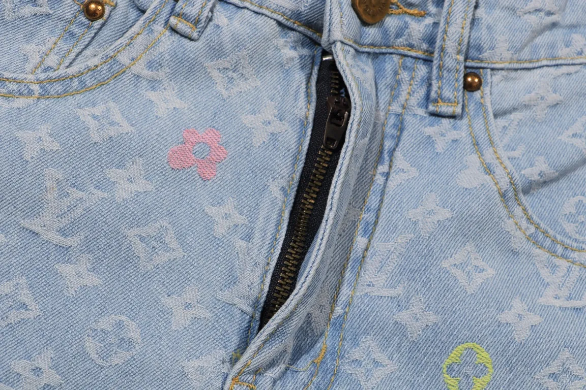 LV【LOUIS VUITTON   公式旗艦店】 ルイヴィトン  ジーパン  ご好評に付き再入荷！ 241218