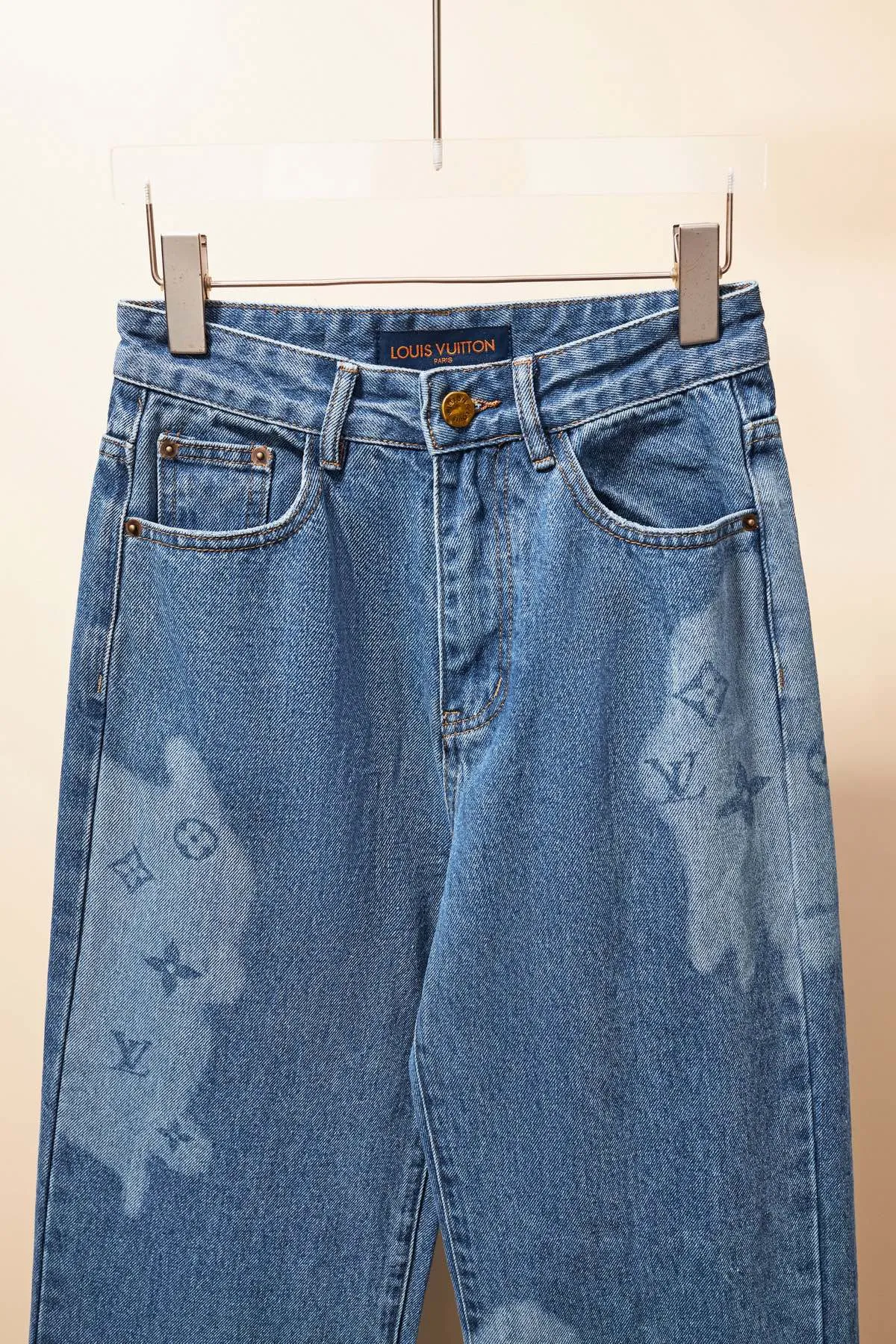 LV【LOUIS VUITTON   公式旗艦店】 ルイヴィトン  ジーパン  ご好評に付き再入荷！ 241218