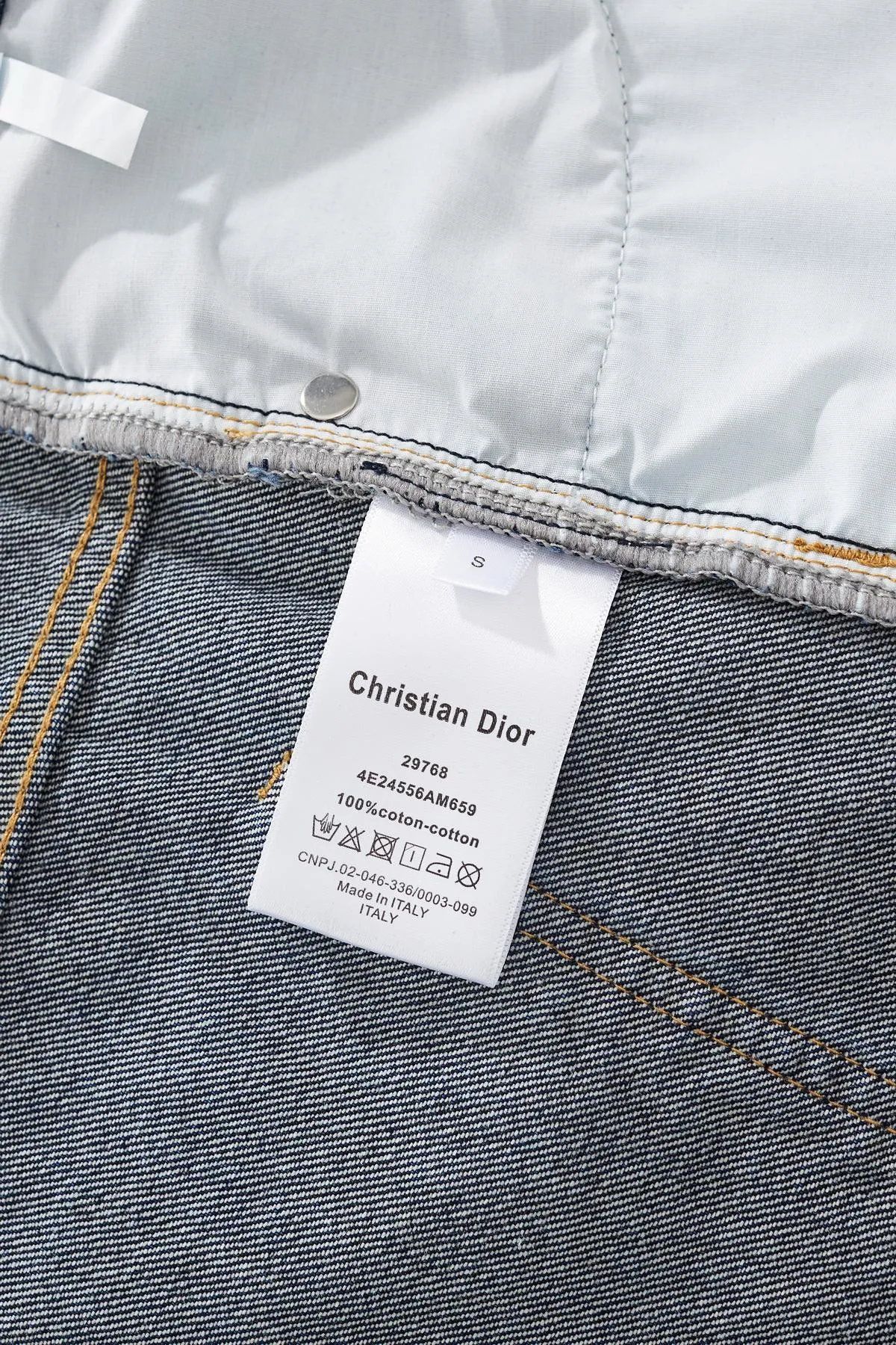 【DIOR 公式旗艦店】ディオール  ジーパン  ご好評に付き再入荷！ 241218