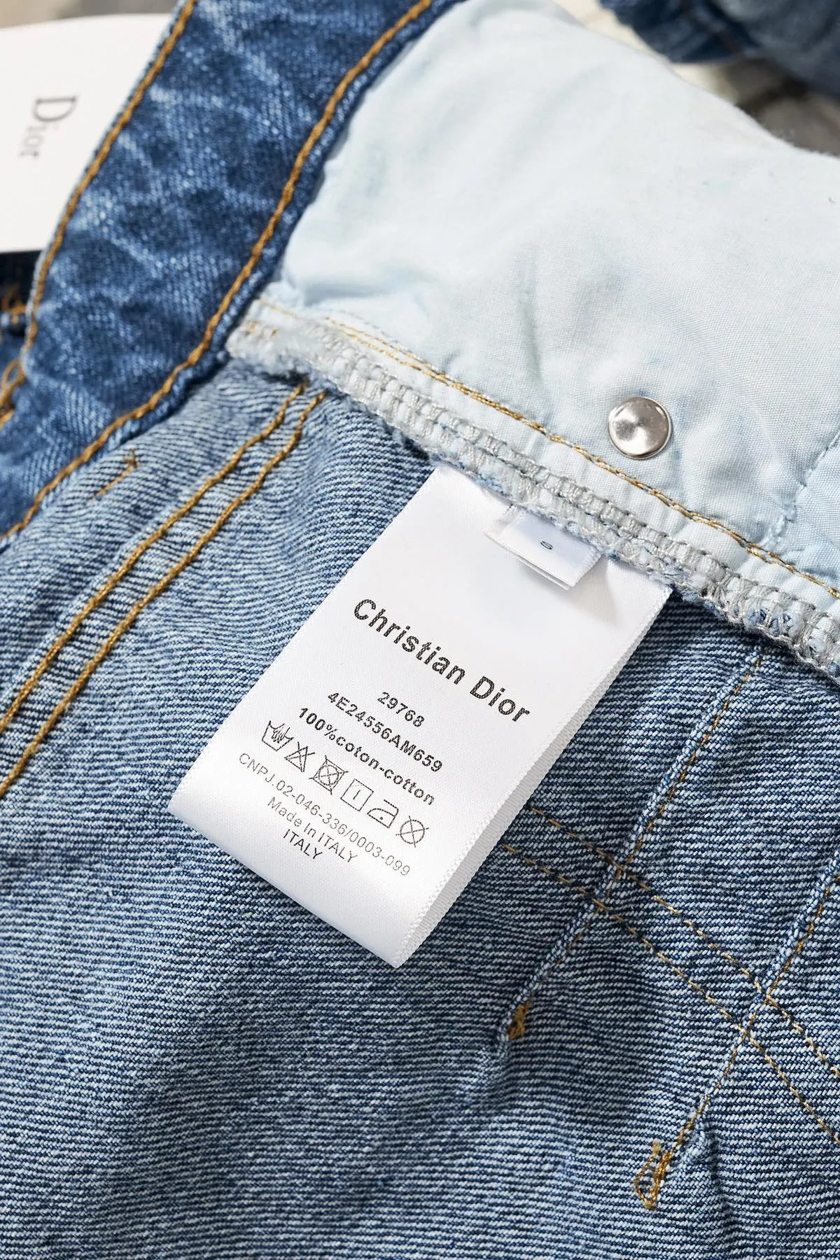 【DIOR 公式旗艦店】ディオール  ジーパン  ご好評に付き再入荷！ 241218