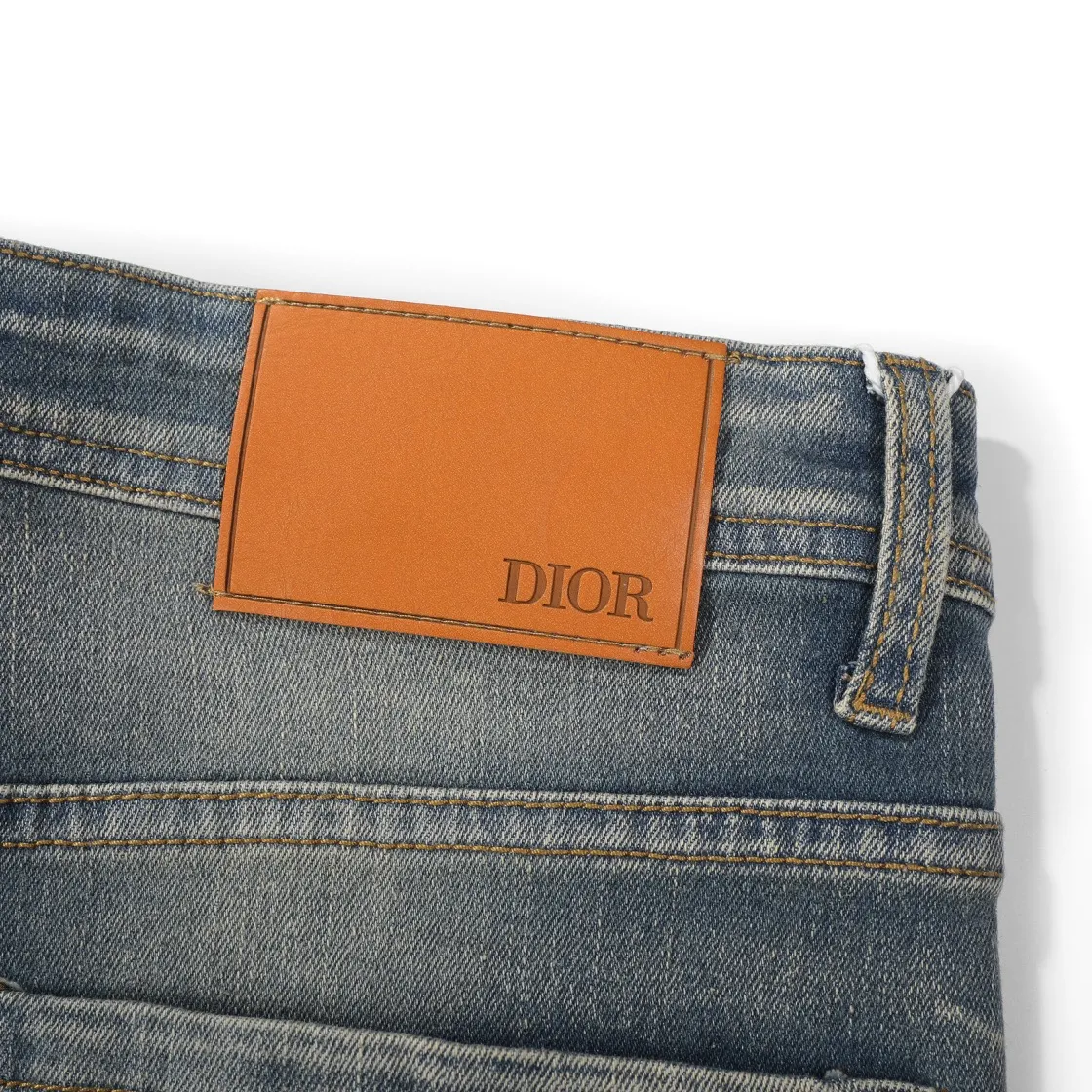 【DIOR  公式旗艦店】 ディオール  ジーパン  ご好評に付き再入荷  240831