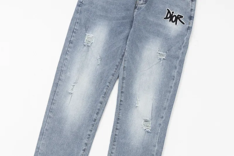 【DIOR  公式旗艦店】 ディオール  ジーパン  ご好評に付き再入荷  240831