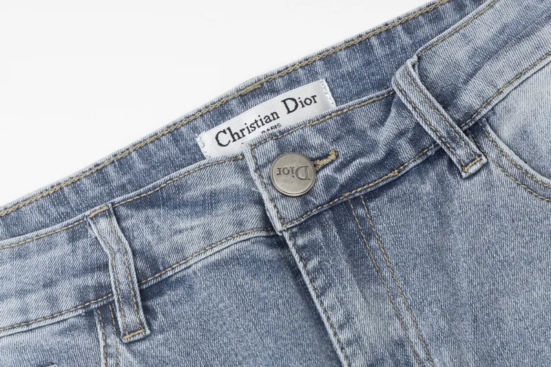 【DIOR  公式旗艦店】 ディオール  ジーパン  ご好評に付き再入荷  240831